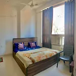 Hotel Indira Palace
