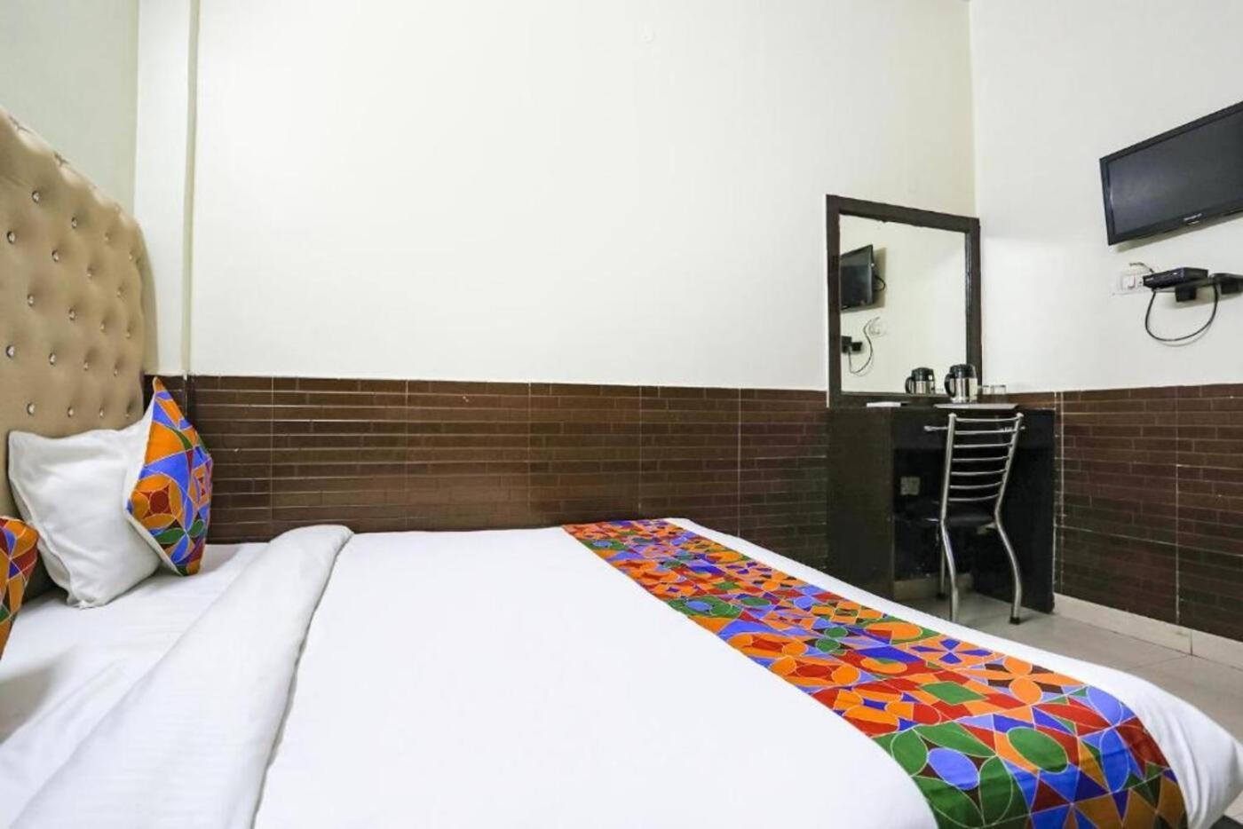 Indira Palace Hotel 3*