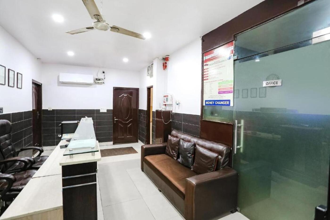 Hotel Indira Palace 3*